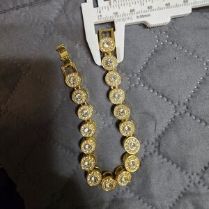 Elegant Gold Bracelet with Crystal Accents